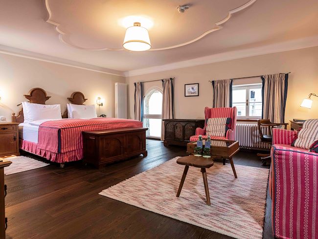 Dine & Sleep at the "Goldener Hirsch"